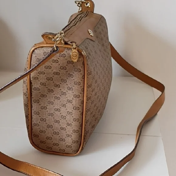 Vintage Gucci Micro GG brown coated canvas crossbody camera bag - Picture 9 of 16